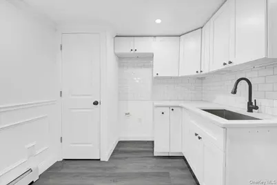 254-16 Craft Avenue, Rosedale, NY 11422 - Photo 18