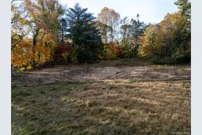 81 Old Broadway Avenue, Sayville, NY 11782 - Photo 20