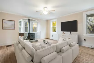 284 S Quaker Ln, Hyde Park, NY 12538 - Photo 6