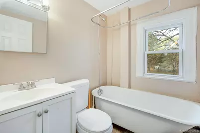 284 S Quaker Lane, Hyde Park, NY 12538 - Photo 16