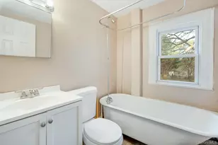 284 S Quaker Ln, Hyde Park, NY 12538 - Photo 16