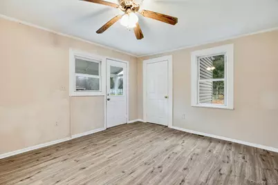 284 S Quaker Lane, Hyde Park, NY 12538 - Photo 18