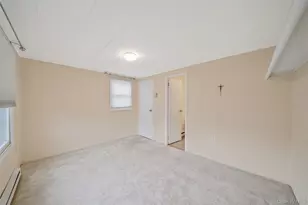 91 Village Cir W, Manorville, NY 11949 - Photo 20