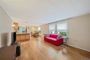 91 Village Cir W, Manorville, NY 11949 - Photo 4