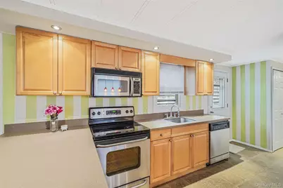 91 Village Circle W, Manorville, NY 11949 - Photo 12