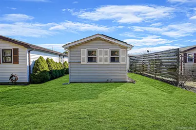 91 Village Circle W, Manorville, NY 11949 - Photo 24