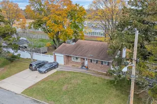 1563 Baldwin Blvd, Bay Shore, NY 11706 - Photo 16