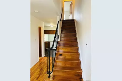 176 A Jackson Avenue, Syosset, NY 11791 - Photo 2