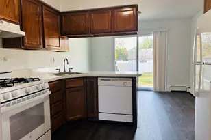 176 A Jackson Ave, Syosset, NY 11791 - Photo 4