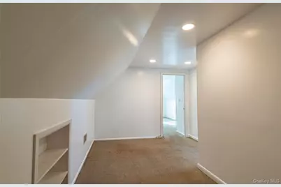 7836 271st Street, New Hyde Park, NY 11040 - Photo 20