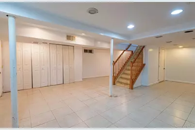 7836 271st Street, New Hyde Park, NY 11040 - Photo 24