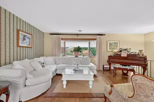 15 Duke Pl, Glen Cove, NY 11542 - Photo 8