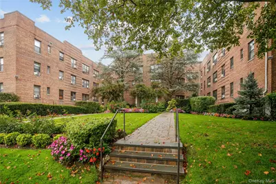 15 Canterbury Road #D6, Great Neck, NY 11021 - Photo 1