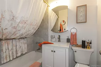 15 Canterbury Road #D6, Great Neck, NY 11021 - Photo 12