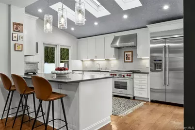 1096 Hunter Avenue, Pelham, NY 10803 - Photo 10