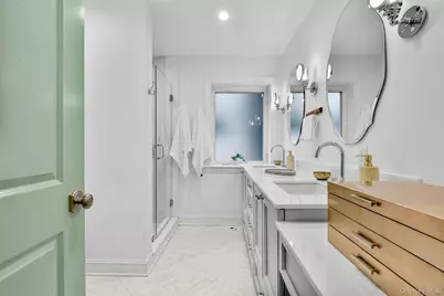 1096 Hunter Avenue, Pelham, NY 10803 - Photo 16