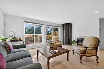 13 Parkridge Court, Huntington, NY 11743 - Photo 4
