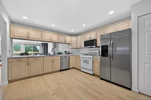 13 Parkridge Ct, Huntington, NY 11743 - Photo 10