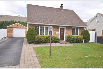 529 Lombard Street, North Babylon, NY 11703 - Photo 2