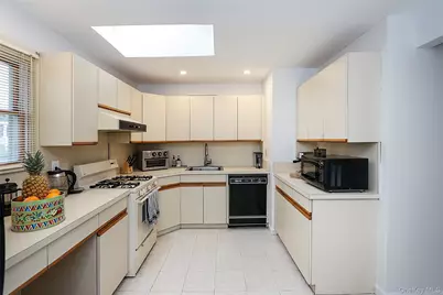 49 East Avenue, Glen Cove, NY 11542 - Photo 8