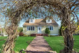 3 Hazel Rd, Rocky Point, NY 11778 - Photo 2