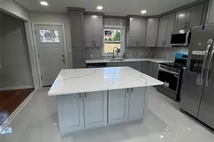 381 Grace St, Holbrook, NY 11741 - Photo 2