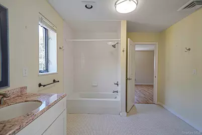 290 Montauk Highway, Southampton, NY 11968 - Photo 24