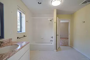 290 Montauk Hwy, Southampton, NY 11968 - Photo 24