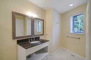 290 Montauk Hwy, Southampton, NY 11968 - Photo 22