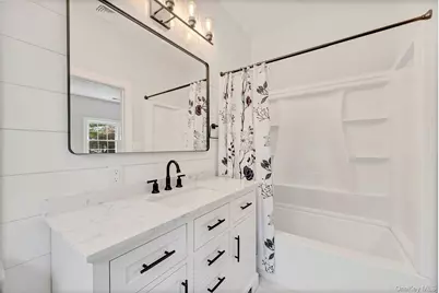 509 Oak Bluff Court, Moriches, NY 11955 - Photo 18