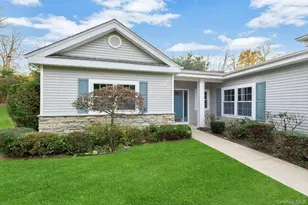 509 Oak Bluff Ct, Moriches, NY 11955 - Photo 2