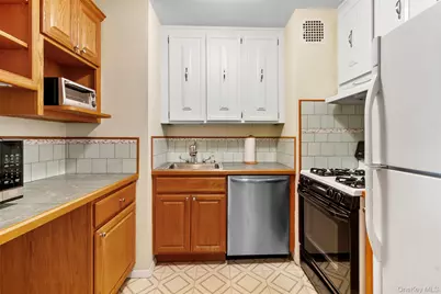 395 Westchester Avenue #3A, Port Chester, NY 10573 - Photo 8