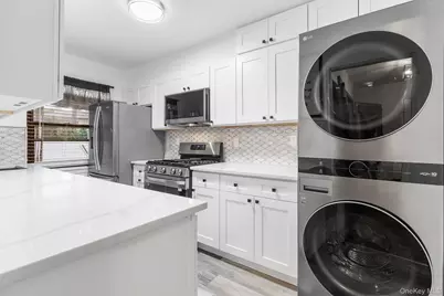 1209 E Broadway #D15, Hewlett, NY 11557 - Photo 1