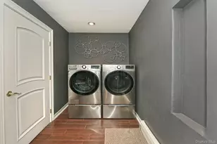 3 Pewter Pl, Dix Hills, NY 11746 - Photo 14