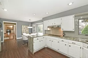 3 Pewter Pl, Dix Hills, NY 11746 - Photo 12