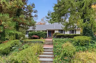 33 Marie Dr, Huntington, NY 11743 - Photo 2