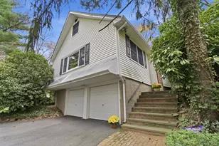 33 Marie Dr, Huntington, NY 11743 - Photo 30