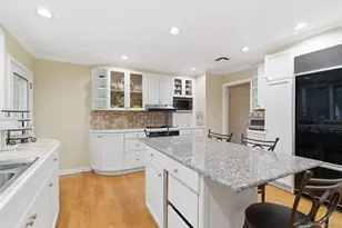 33 Marie Dr, Huntington, NY 11743 - Photo 16