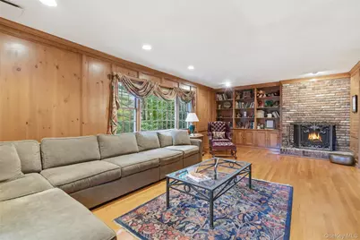 33 Marie Drive, Huntington, NY 11743 - Photo 12