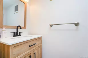 68 Gina Ct, New York, NY 10314 - Photo 18