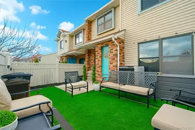 68 Gina Court, New York, NY 10314 - Photo 2