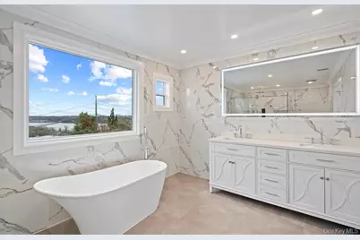 52 Woodland Road, Roslyn, NY 11576 - Photo 12