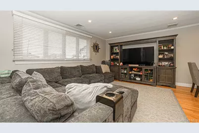 105 7th Street, Hicksville, NY 11801 - Photo 4