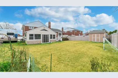 105 7th Street, Hicksville, NY 11801 - Photo 22