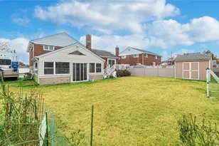 105 7th St, Hicksville, NY 11801 - Photo 22