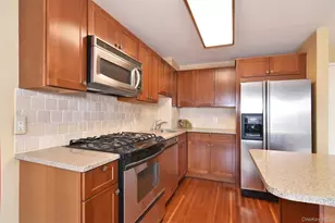 703 Pelham Rd, New Rochelle, NY 10805 - Photo 4