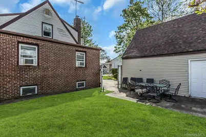 33 Cleveland Street, Valley Stream, NY 11580 - Photo 22