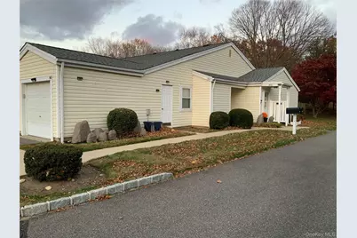 401 Cabot Court E, Saint James, NY 11780 - Photo 18