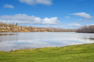 422 Panorama Dr, Mohegan Lake, NY 10547 - Photo 18