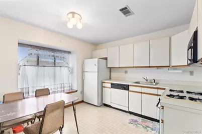 422 Panorama Drive, Mohegan Lake, NY 10547 - Photo 6